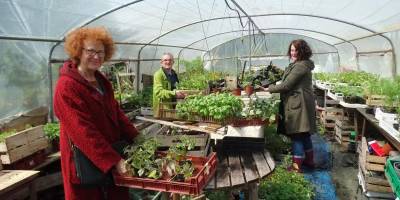 Léa Yauner, Thierry Hofer, coprésidents de Terre d’ADELES et Stéphanie Voyeux, animatrice en mode de vie durable. © Crédit photo : Michel Soulé-Limendoux, Sud-Ouest